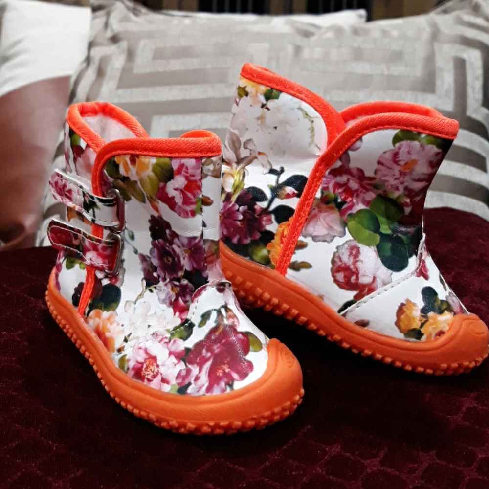 Toddler's Boot's size  21 ( 5 in half)